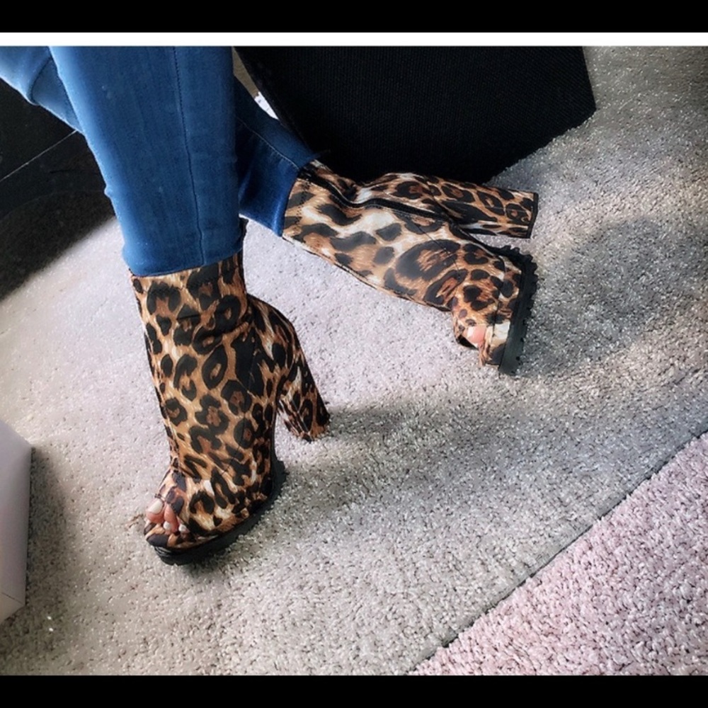 So stylish leopard booties